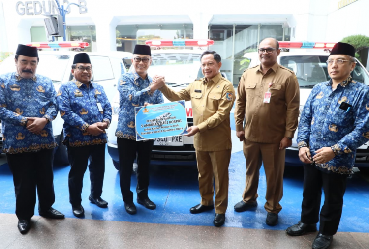 Percepat Layanan Kesehatan Darurat, Warga Aceh Dapat Bantuan Mobil Ambulans