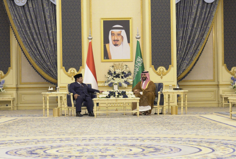 Kunjungan ke Arab Saudi, Prabowo Disambut Hangat oleh Pangeran MBS di Istana Al-Salam 