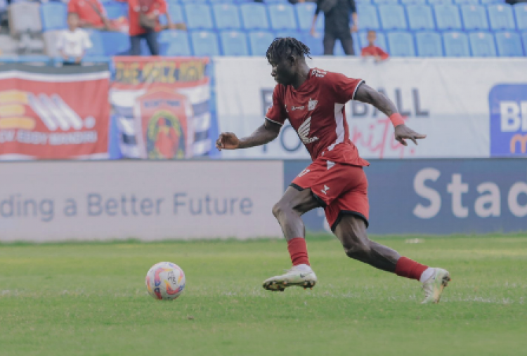 PSM Makassar vs PSBS Biak 1-1: Balotelli Pupuskan Kemenangan Badai Pasifik