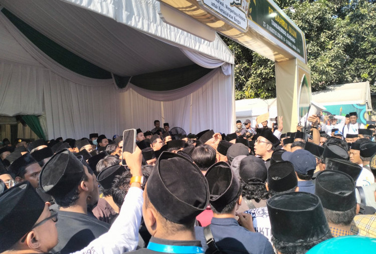 Sidang Pleno Muktamar Ke-35 NU Tertunda karena Demo, Massa Jebol Penyekatan