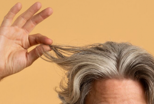 5 Efek Samping Mencabut Uban Setiap Hari, Bikin Iritasi hingga Rambut Rusak