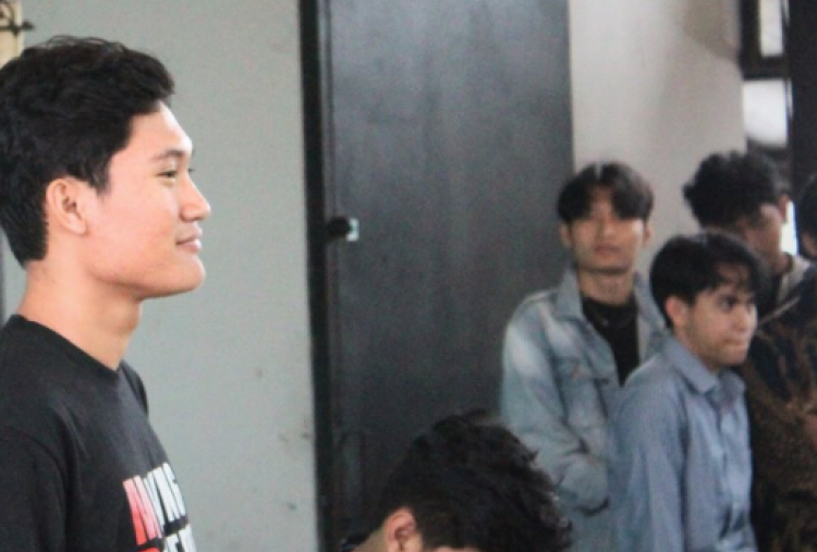 Sosok Tiyo Ardiyanto Ketua BEM UGM Juara Puisi saat di PKBM, Banjir Dukungan Usai Kritik Prabowo