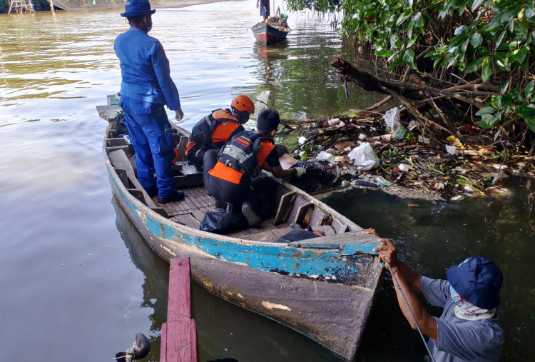 1 Kru Kapal RIB yang Hilang Akhirnya Ditemukan Tim SAR, Terseret Hingga Radius 15 Kilometer