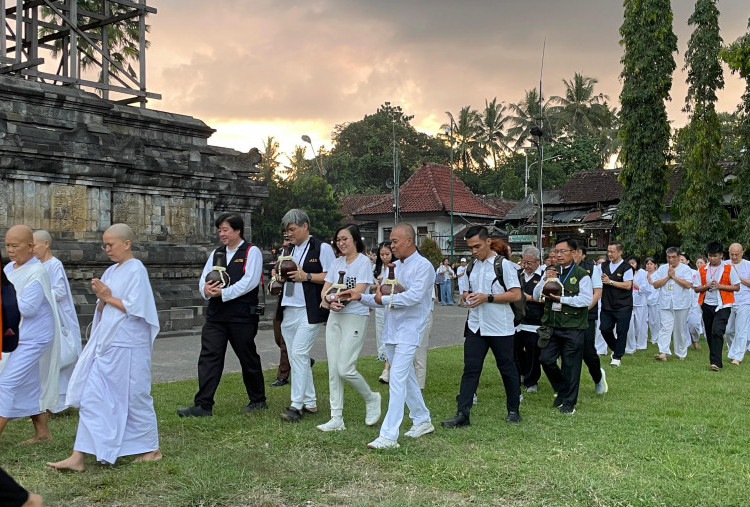 Air Berkah dan Api Dharma Waisak, Simbol Kebijaksanaan serta Cinta Kasih bagi Dunia