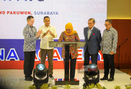 Gubernur Jawa Timur, Khofifah Indar Parawansa dan Walikota Surabaya, Eri Cahyadi, meresmikan Sampoerna Academy Surabaya di Grand Pakuwon, Surabaya, Jawa Timur, Kamis, 24 Agustus 2023. Kehadiran Sampoerna Academy akan menjadi bagian dari penguatan peningkatan kualitas sumber daya manusia di Jawa Timur. Menurut Gubernur Khofifah, penyiapan kualitas SDM menjadi kebutuhan strategis. Maka, dia menyambut positif implementasi science, technology, engineering, art and mathematics (STEAM) di lembaga pendidikan Sampoerna Academy. Dengan harapan bisa berkontribusi mendukung pendidikan di Indonesia, sehingga bisa tercipta generasi muda yang lebih berdaya saing global. (Julian Romadhon/Harian Disway)
