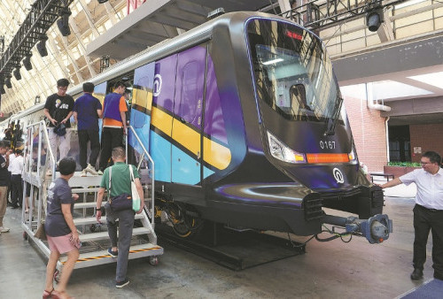 Tiongkok Produksi Kereta Serat Karbon