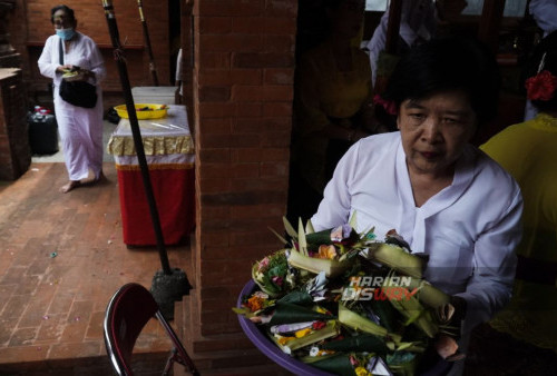 Pemangku mengikuti Shanti Puja di Pura Sakti Raden Wijaya, Surabaya, Jawa Timur, Minggu, 7 Januari 2023.

Shanti Puja atau doa bersama yang digelar Pinandita Sanggraha Nusantara (PSN) Jatim ini diikuti sebanyak 90 pemangku yang bertujuan menjaga dan merajut kebersamaan antar Pinandita dumogi. (Julian Romadhon/Harian Disway)