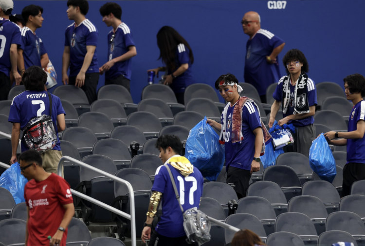 Viral! Fans Jepang Bersih-bersih Stadion Usai Tahan Belanda di Piala Dunia 2026, 'Ini Budaya Kami'