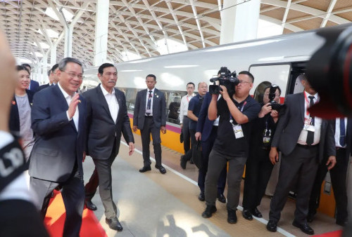 Luhut: Tiongkok Siap Garap Proyek Kereta Cepat Surabaya-Jakarta