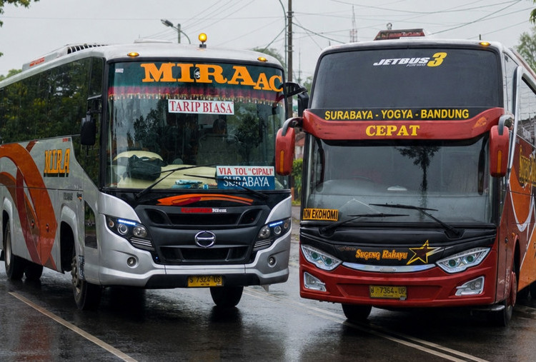 Detik-detik Bus Mira vs Sugeng Rahayu Bersenggolan Terekam CCTV, Aksi Saling Salip Jadi Sorotan