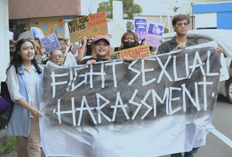 Puncak IWD Surabaya 2026, Long March Awali Mimbar Bebas di Grahadi 