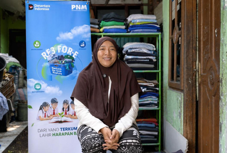 Bukan Hanya Mengurangi Limbah Pakaian, RE3 For-E PNM Menggerakkan Rantai Manfaat bagi Nasabah Laundry