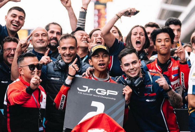 Start dari Posisi 24, Kiandra Ramadhipa Torehkan Keajaiban Jadi Juara di European Talent Cup 2025 Catalunya