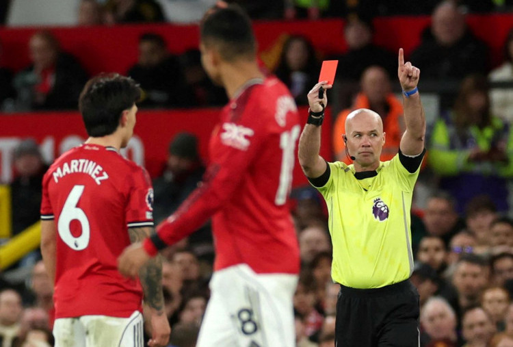Michael Carrick Ngamuk! Kartu Merah Lisandro Martinez Dianggap Tak Adil, MU Bakal Banding 