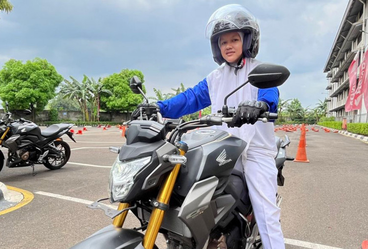 Perempuan dan Mobilitas Tinggi, Safety Riding Jadi Kunci #Cari_Aman