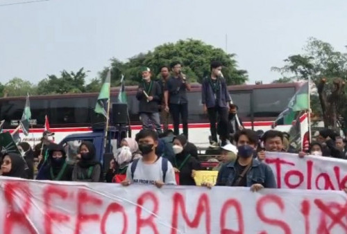 Geruduk Kantor DPRD, BEM Se-Kota Bekasi Suarakan Tuntutan Aksi 11 April 2022
