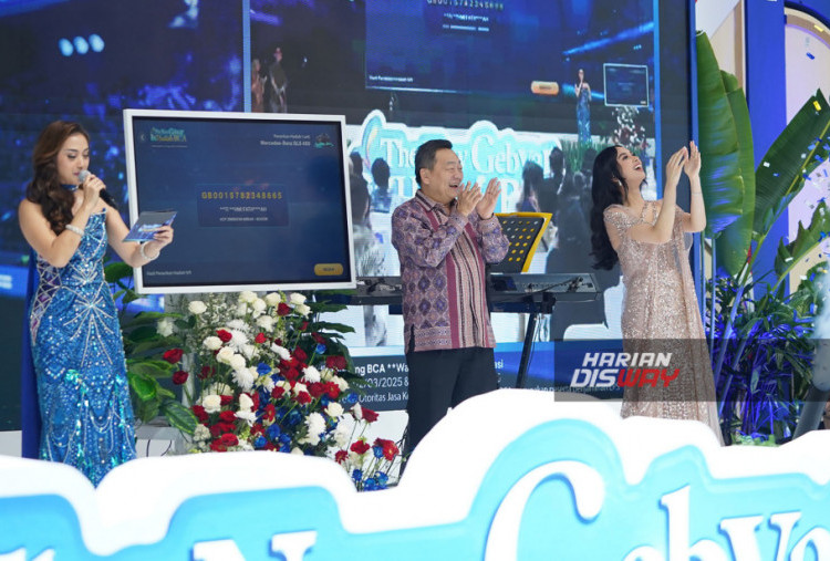 Daftar nama penerima hadiah utama dapat diakses melalui laman resmi bca.id/gebyarhadiah. Nasabah yang terpilih wajib melakukan konfirmasi hadiah melalui Halo BCA di 1500888 atau aplikasi haloBCA, selambat-lambatnya tujuh hari setelah pengumuman. BCA menanggung pajak hadiah dalam program ini.