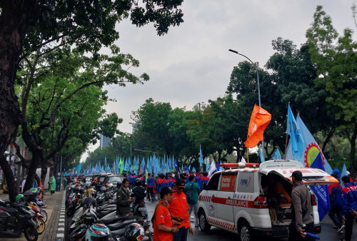 Jalan Medan Merdeka Selatan Macet, Imbas Demo Buruh di Depan Balai Kota