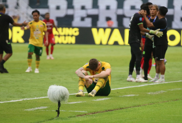 Persebaya vs Malut United 0-2: Kekalahan Perdana Paul Munster di GBT! 