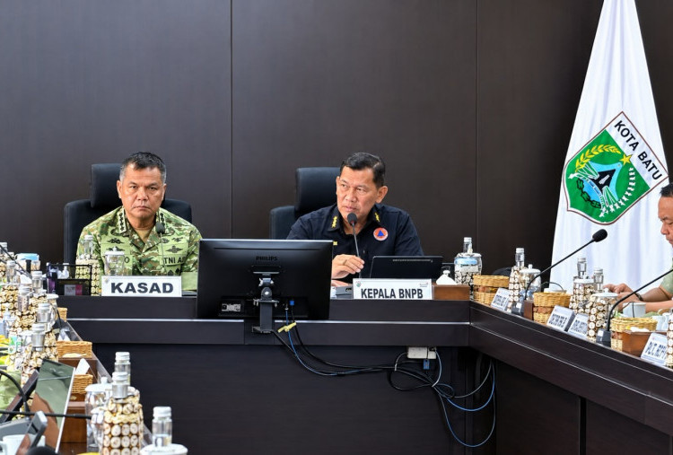 Karhutla Jatim Meluas hingga 11.449 Hektare, BNPB Kirim Helikopter Water Bombing dan Pesawat OMC