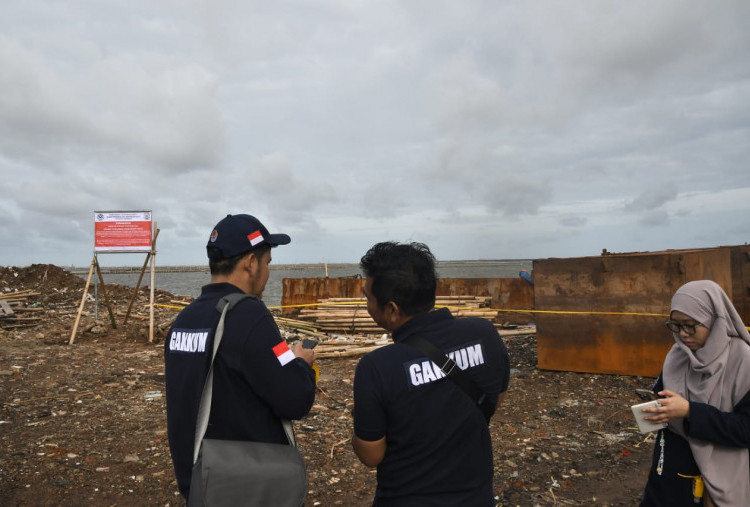 KLH Selidiki PT TPRN Usai Menyegel Pagar Laut di Paljaya, Ini Temuannya! 