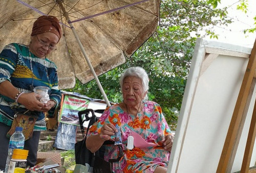 Kartika Affandi Pimpin Para Pelukis Yogyakarta Melukis di Situ Gede, Kota Tasikmalaya, Wow Mantap