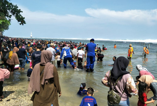 Polairud Polres Tasikmalaya Imbau Pengunjung Pantai Sindangkerta Jaga Prokes