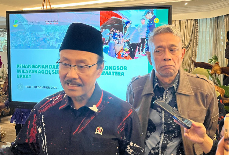 Kata Mensos Tanggapi Viralnya Korban Banjir Sumatera Wajib Pakai KTP Ambil BLT, Netizen: Kalau Hanyut Kebawa Banjir Gimana?