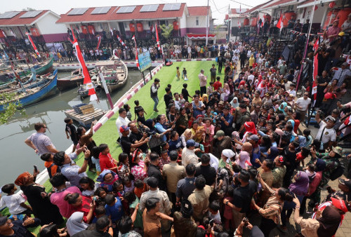 Kunjungi Rumah Apung Muara Angke, Prabowo Main Futsal Bareng Anak-anak