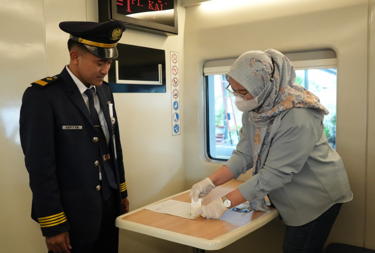 Persiapan Angkutan Lebaran, 100 Pekerja KAI Daop 8 Surabaya Jalani Tes Narkoba