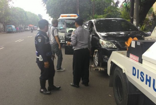 Dishub Jakarta Ungkap Pendapatan Juru Parkir Liar, Tinggi Bos!
