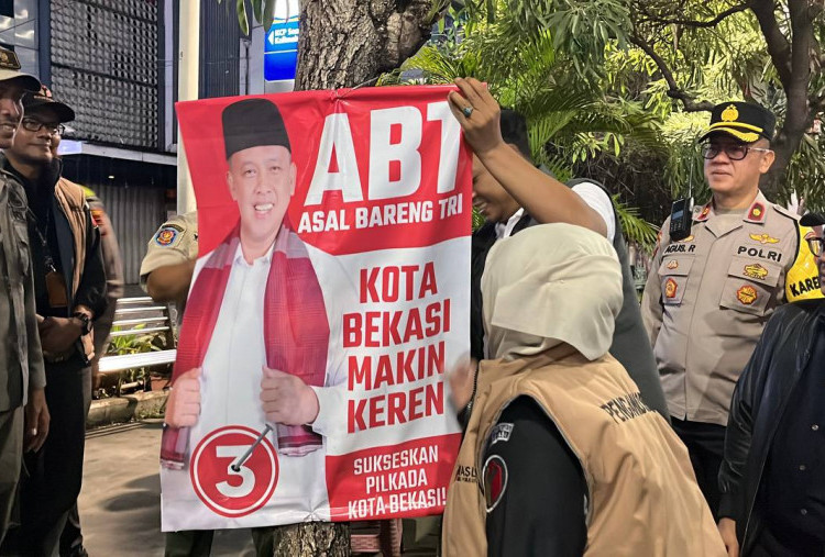 Masuk Masa Tenang, Bawaslu Copoti APK di Kota Bekasi