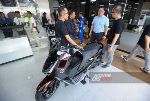 Alva menyeimbangkan kemajuan kota Surabaya dengan menghadirkan desain kendaraan yang premium dan terinspirasi dari maxi skutik Italia. Dari sisi performa, motor Alva Cervo telah dilengkapi fitur boost yang mampu menambah kecepatan dalam waktu singkat.