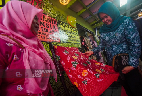 Sebelum diresmikan, kampung tersebut telah memberikan pelatihan membatik selama dua minggu dari Kampung Batik Putat Jaya untuk melatih warga.