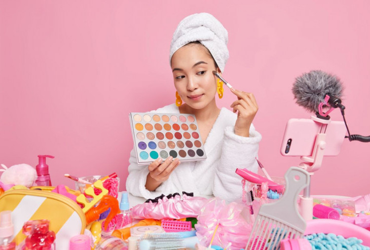 Siap Kencan di Hari Valentine? Makeup Flawless dan Skincare untuk Laki-Laki Ini Wajib Dicoba