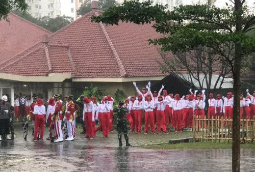 Hujan Deras Tak Hentikan Latihan Calon Paskibraka 2024