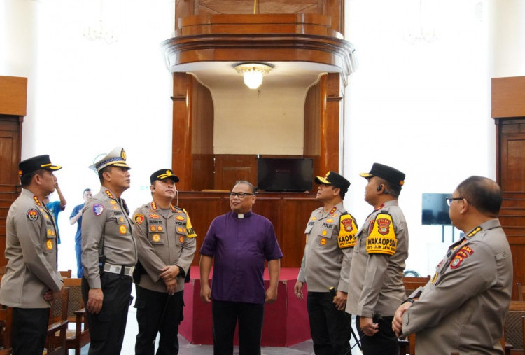 Kapolda Metro Jaya Tinjau Pospam Stasiun Gambir, Pastikan Keamanan Libur Nataru