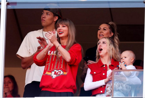Taylor Swift Makin Dekat dengan Keluarga Besar Chiefs, Nonton Game Bareng Istri Patrick Mahomes