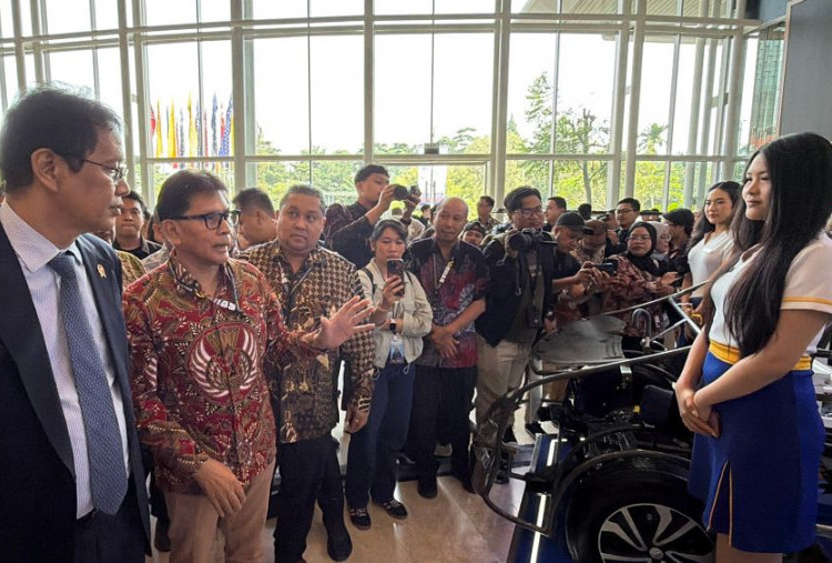 Menperin dan Menkeu Tinjau Booth Yayasan Astra di GIIAS 2026, Komitmen Perkuat Ekosistem Otomotif