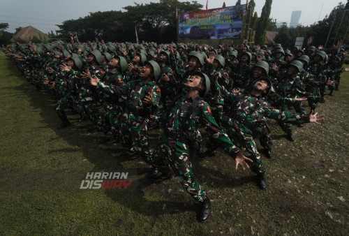 Upacara Pembukaan Pelatihan Dasar Kemiliteran Komponen Cadangan Matra Laut Tahun 2023 diikuti sebanyak 500 siswa yang bersumber dari rekrutmen ASN Kemhan/TNI/Pemda/ Instansi lain, perguruan tinggi negeri/swasta, pegawai BUMN/BUMS/swasta, maupun warga negara (umum). (foto: Julian Romadhon)