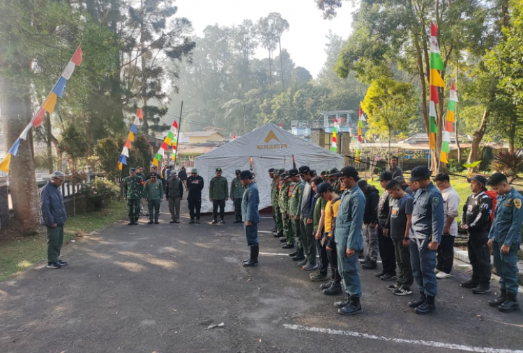 Kebakaran Gunung Gede Ditangani Intensif, BBTNGGP Kerahkan Regu Pemadam dan Dapur Umum
