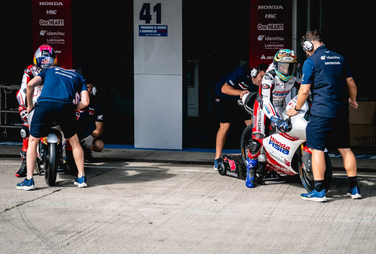 Guncang Jerez! Veda Ega Pratama Tembus P6 di Tes Resmi Moto3, Jadi Pembalap Honda Tercepat Kedua di Dunia