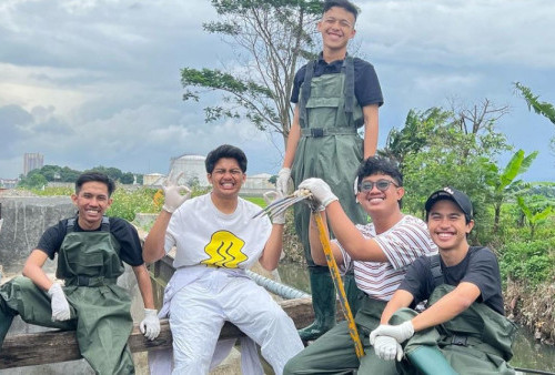 Menginspirasi, Aksi 5 Pemuda Pandawara Group Bersih-bersih Sampah di Sungai Tuai Banyak Pujian, Petugas Kebersihan Saja Kalah Nih?