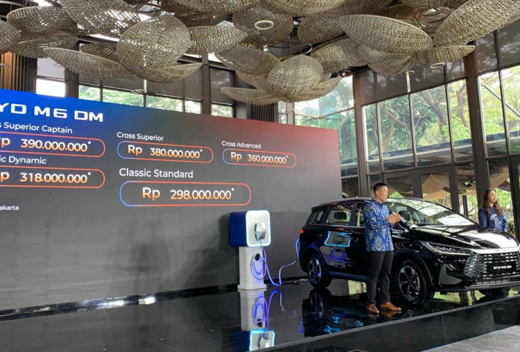 Harga BYD M6 DM Mulai Rp 298.000.000