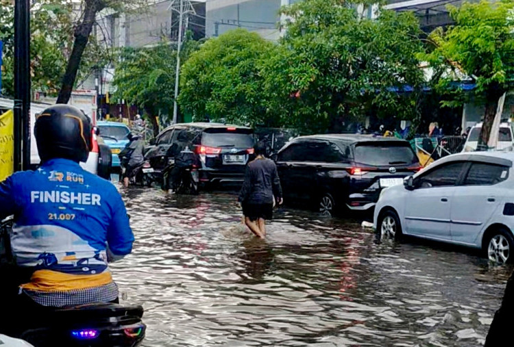 23 Wilayah Jatim Berpotensi Diguyur Hujan Lebat dan Angin Kencang, BMKG Minta Warga Waspada