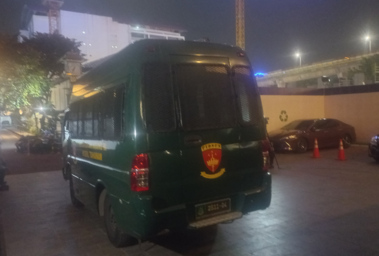 Mobil Tahanan Kejagung Stand By, Akankah Febrie Adriansyah Langsung Ditahan Malam Ini?