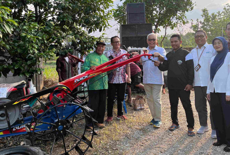 Peduli Petani, BULOG Berikan Bantuan Alsintan Dukung Produktivitas Petani Tebu Blora