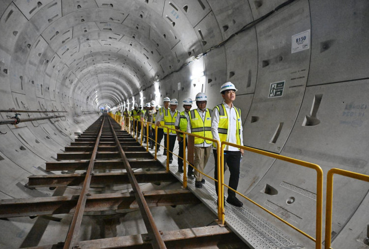 Tinjau MRT Fase 2A, Gibran Targetkan Bundaran HI-Kota Tersambung pada 2029
