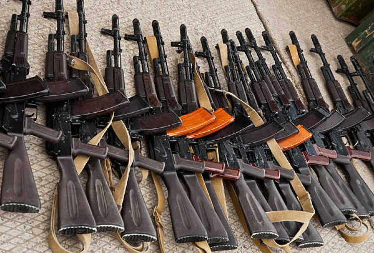 Polisi Usut Penemuan Senjata Api Franchi SPAS-15 dan Ratusan Airsoft Gun di Gudang Sekolah