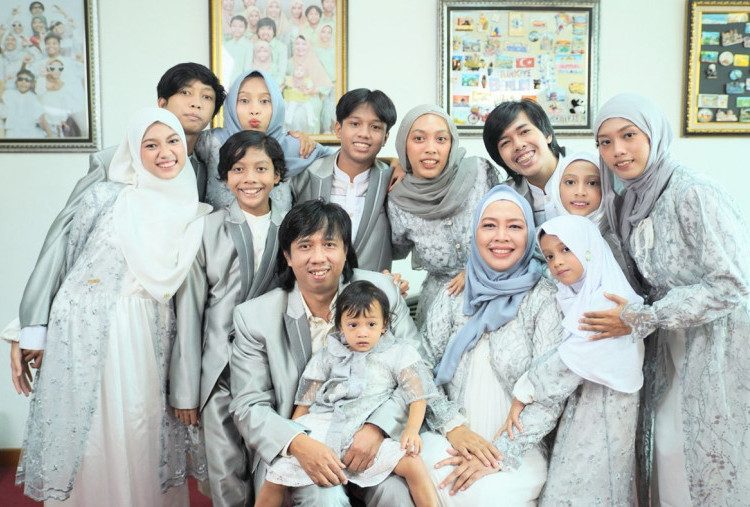 Kisah Keluarga 14 Anak yang Membangun Imperium Wisata Halal dari Nol